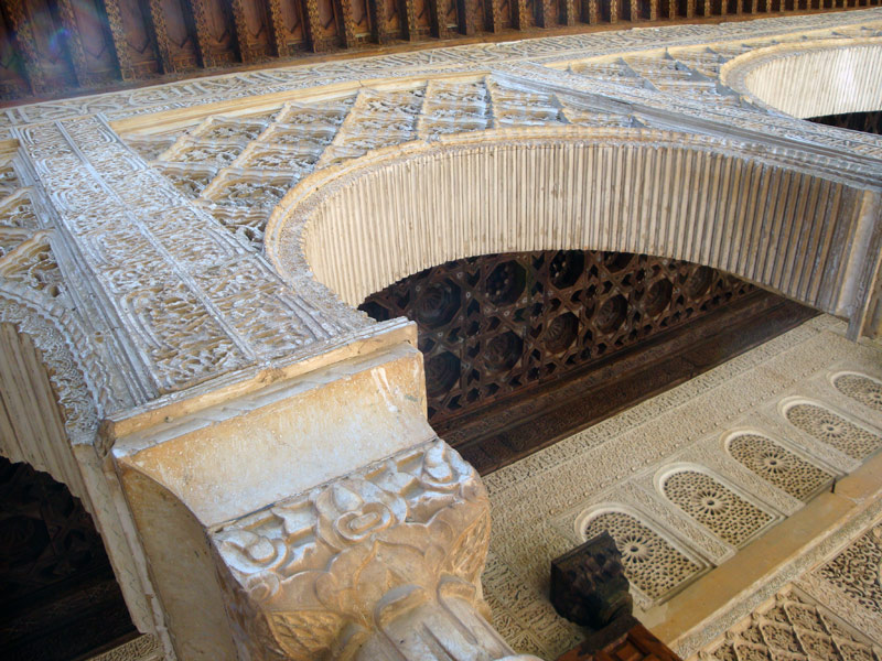 Image of Arch and ceiling in the Generalife.